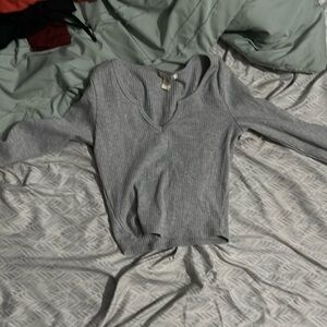 cropped grey long sleeve v neck